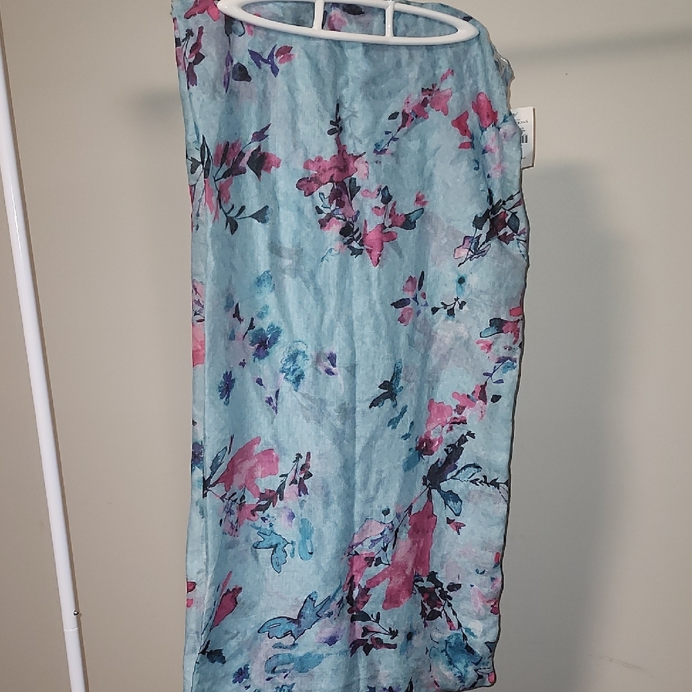 NWT Floral Lightweight Scarf – Blue & Purple Giftable Accessory